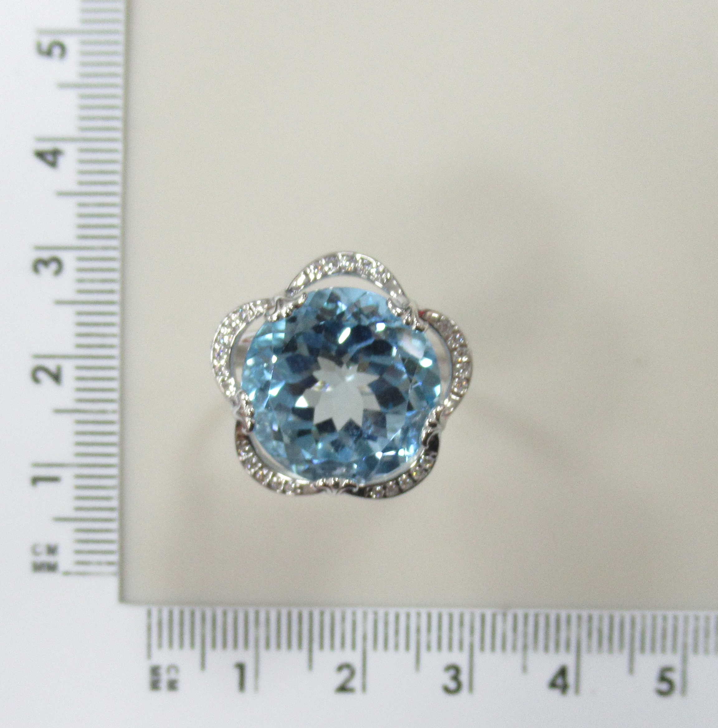 Серебряное кольцо с топазом